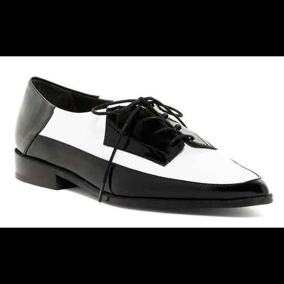 Stuart Weitzman Nuleman Black and White Oxfords! Made in Spain. Like New. Size 7 - Picture 3 of 7